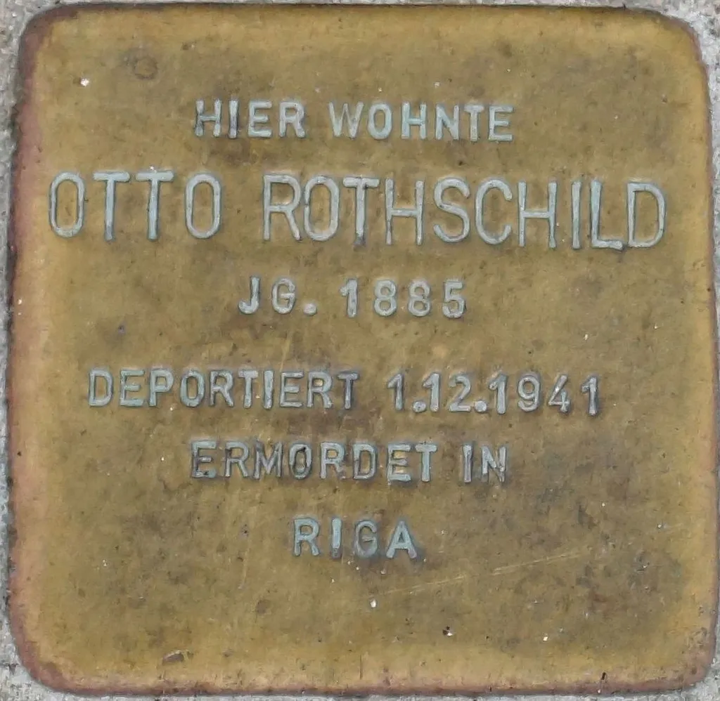 Hier wohnte / Otto Rothschild / JG. 1885 / Deportiert 1.12.1941 / Ermordet in / Riga