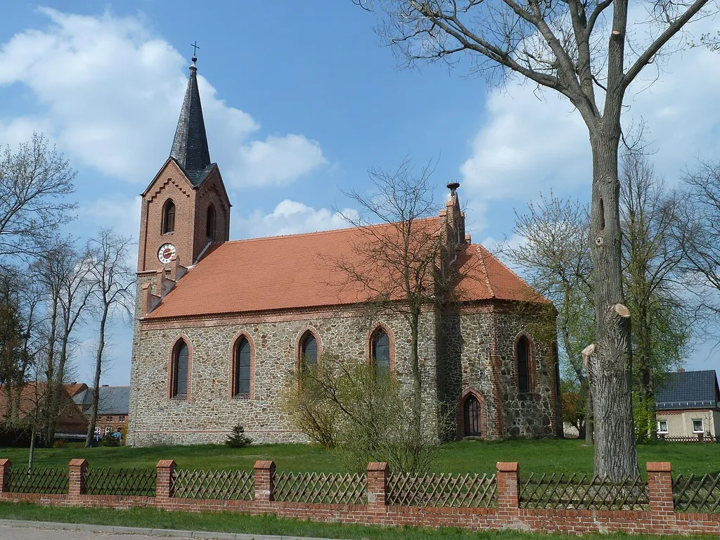 neugotische Dorfkirche in Glöwen, Baudenkmal