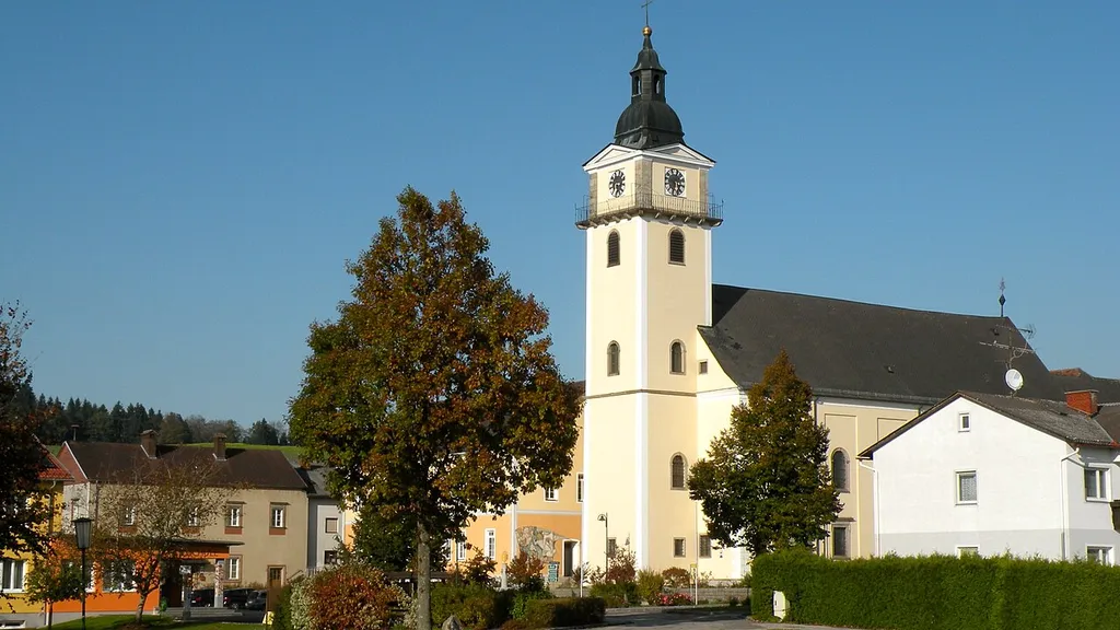 Gesamtanlage, Kirche und Teile des Klosters Windhaag, heute Kirche, Kindergarten und Gemeindeamt