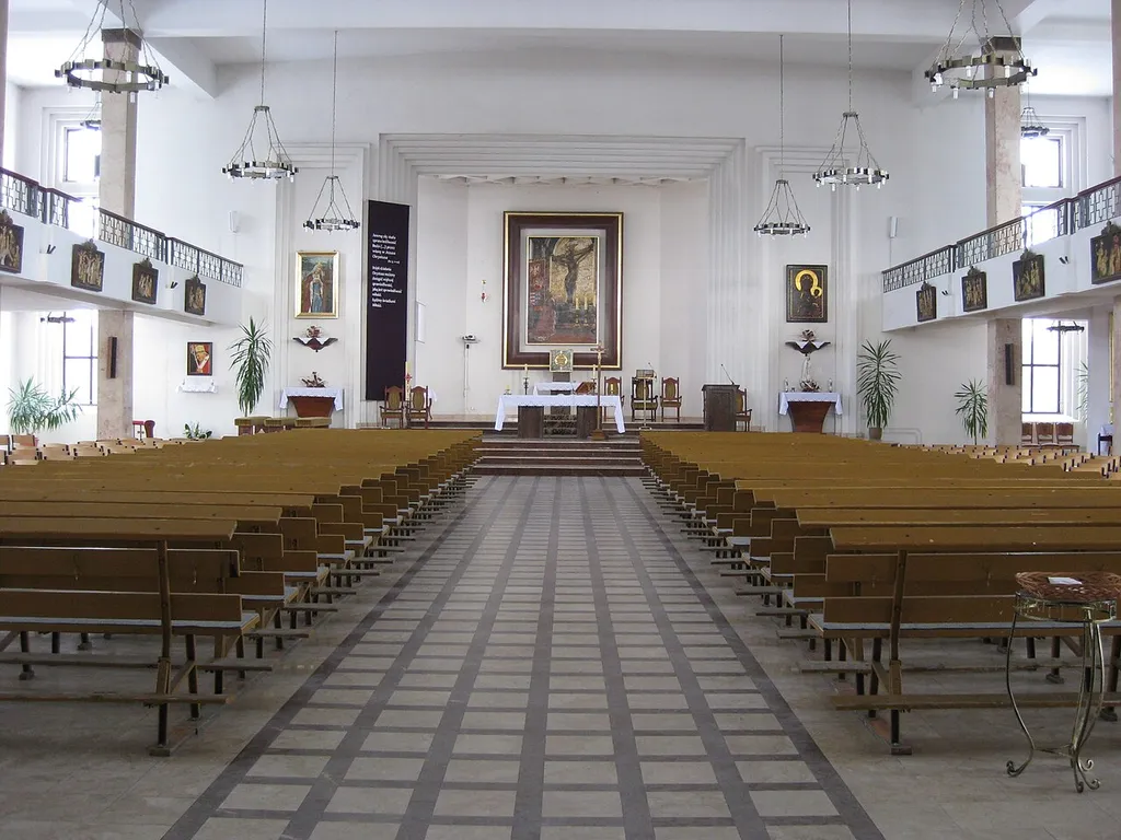 Września, ul. Ogrodowa / Szosa Witkowska - kościół św. Królowej Jadwigi, wnętrze