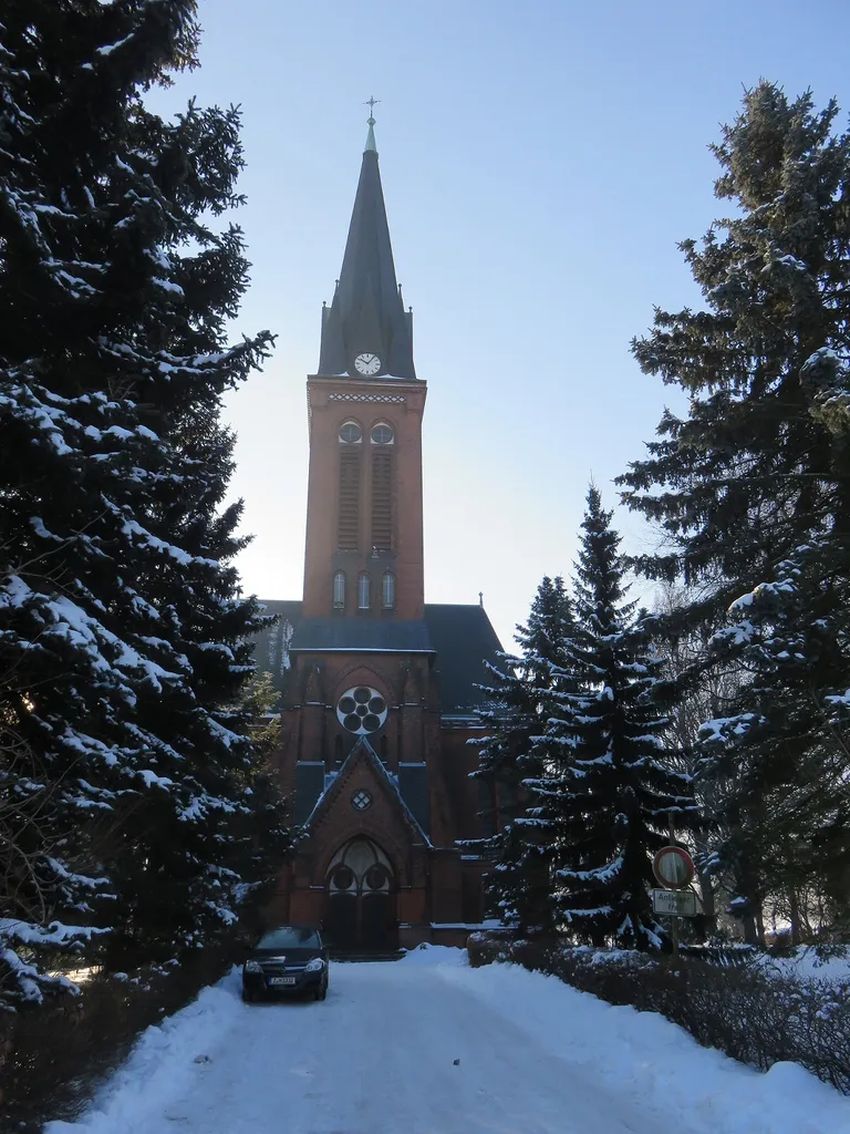 Evangelisch-Lutherische Kirche Chemnitz-Grüna. Eine schärfere Abbildung wird nachgereicht) Sicht von Chemnitzer Straße/Straßenansicht.