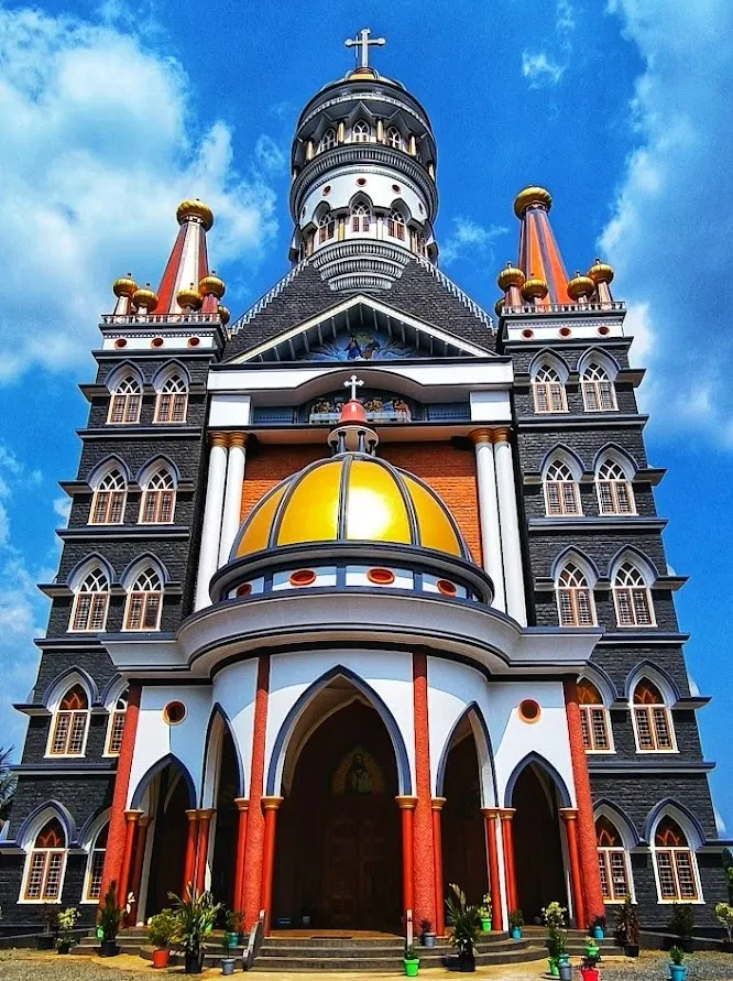 This is the front view of the St Thomas Cathedral Bathery