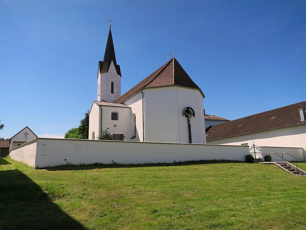 Katholische Filialkirche im OT Ampertshausen der Gemeinde Schweitenkirchen, Landkreis Pfaffenhofen an der Ilm