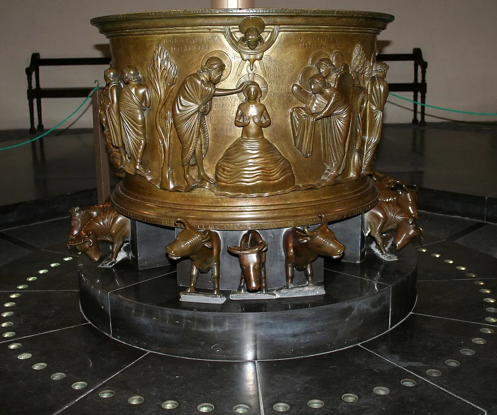 Liège (Belgium), church of St. Barhélemy (Bartholomew) - Baptismal font of Renier de Huy (begin of the XIIth century).