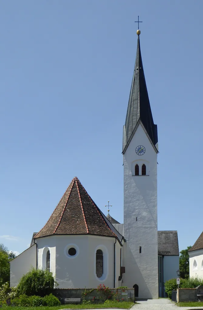 Weilheim in Oberbayern, Stadtpfarrkirche St. Hippolyt in St. Pölten, von Osten gesehen.