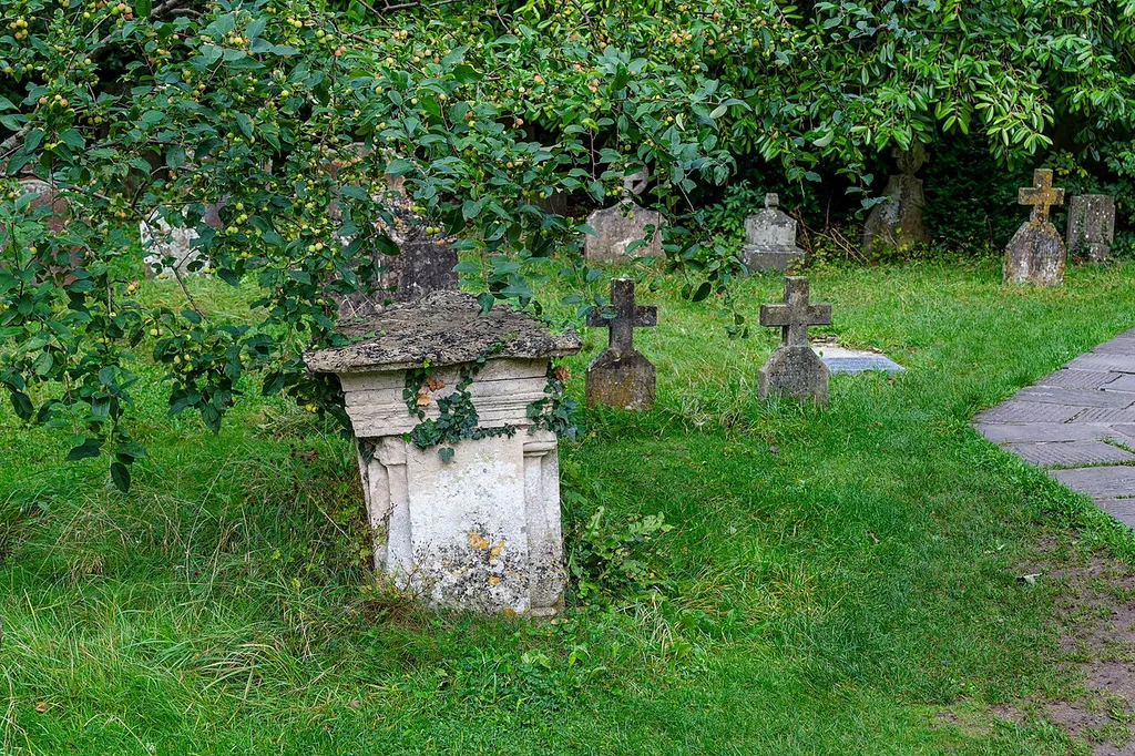 Castle Combe: UNIDENTIFIED TOMB IN CHURCHYARD, ABOUT 5 METRES WEST OF BEAK TOMB, SOUTH WEST OF SOUTH PORCH OF CHURCH OF ST ANDREW