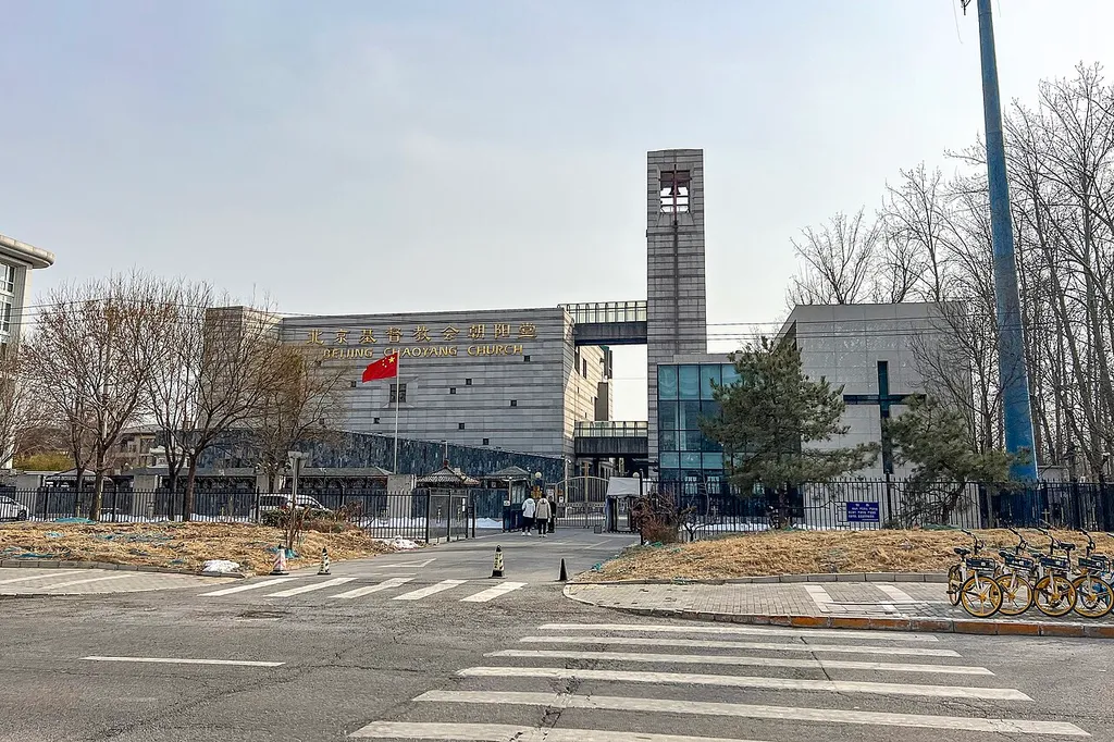 Near Dongfeng Beiqiao.