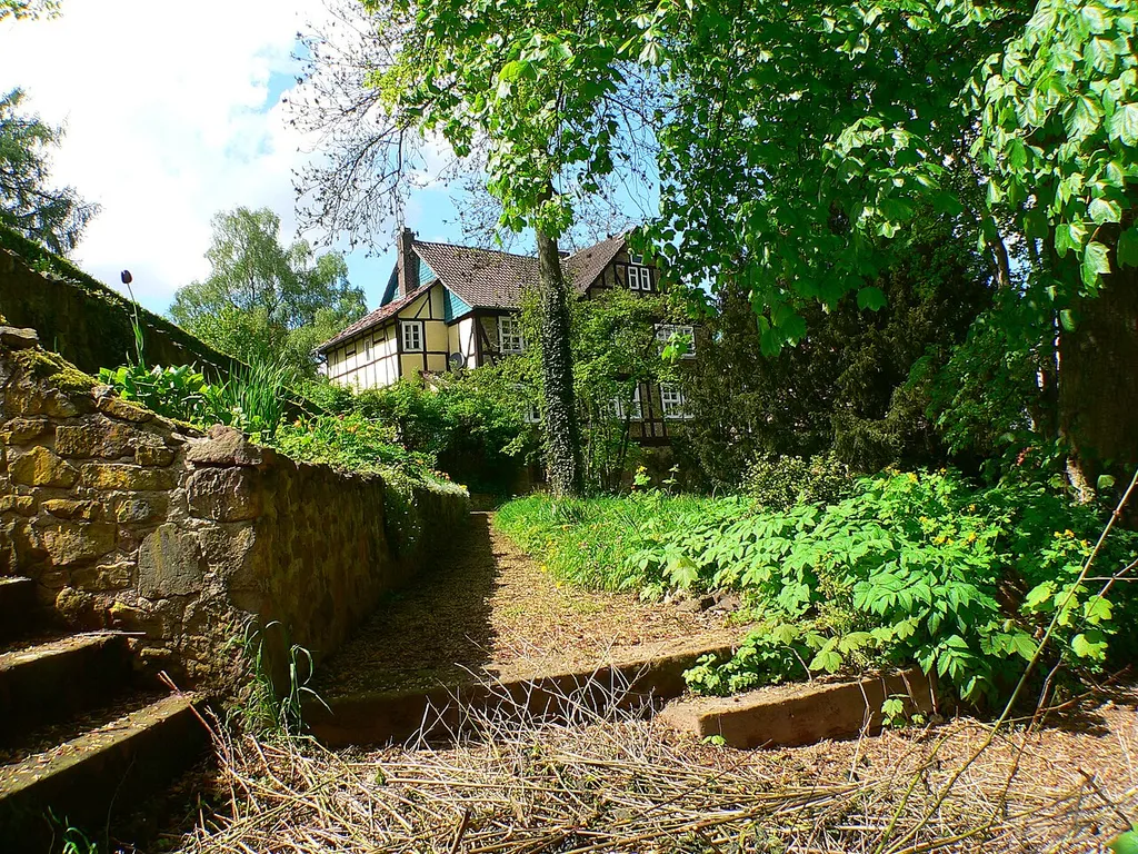 Das Herrenhaus bei der Burg Niederurff in Bad Zwesten-Niederurff, Hessen, Regierungsbezirk Kassel, Schwalm-Eder-Kreis