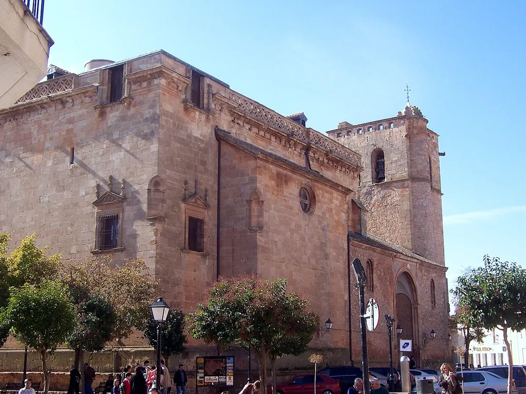 Fachada Norte de la Parroquia de Santiago Apostol de San Clemente, tomada desde el noreste.