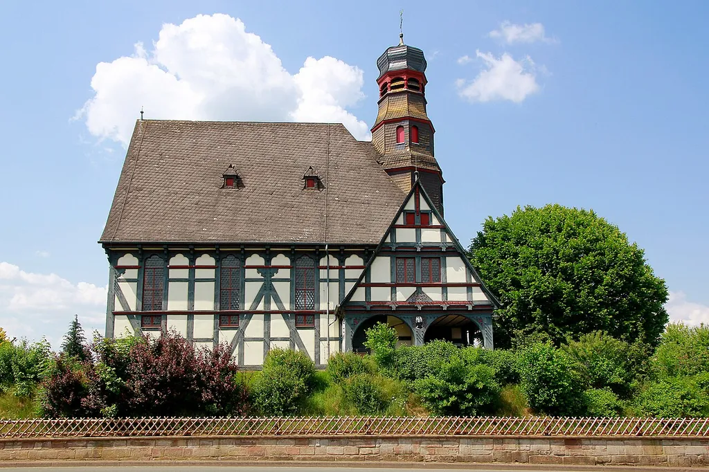 Fachwerkkirche Mohnhausen, Gemeinde Haina (Kloster), Hessen. Ansicht von Süden.