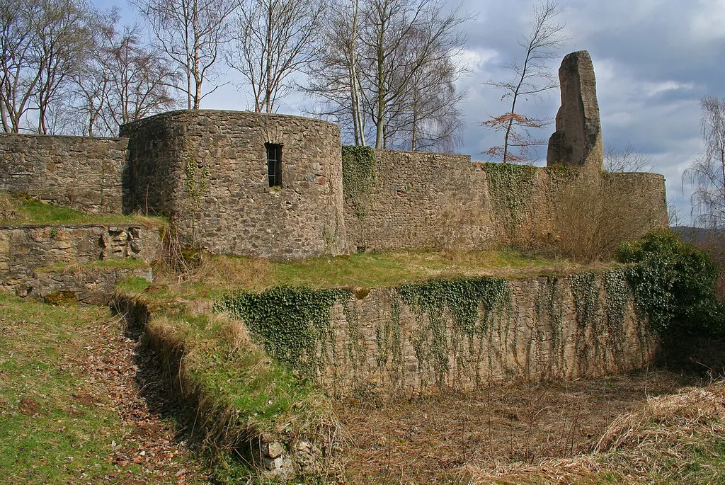 Burgruine Dollendorf-Schloßthal in der Eifel