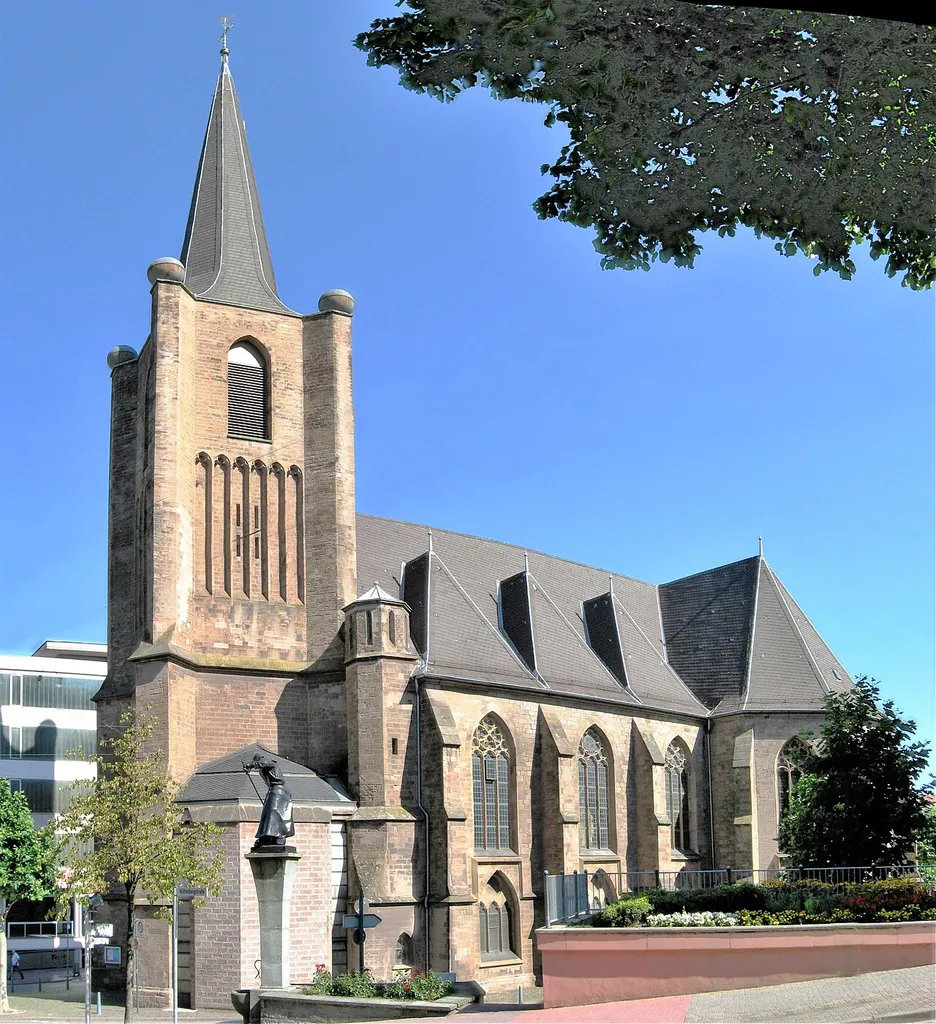 Evangelisches Gemeindezentrum, Christuskirche in Neunkirchen. Die Christuskirche war eine Stiftung von de:Carl Ferdinand von Stumm-Halberg an die evangelische Gemeinde und ist auf dem Wappen der Stadt abgebildet
