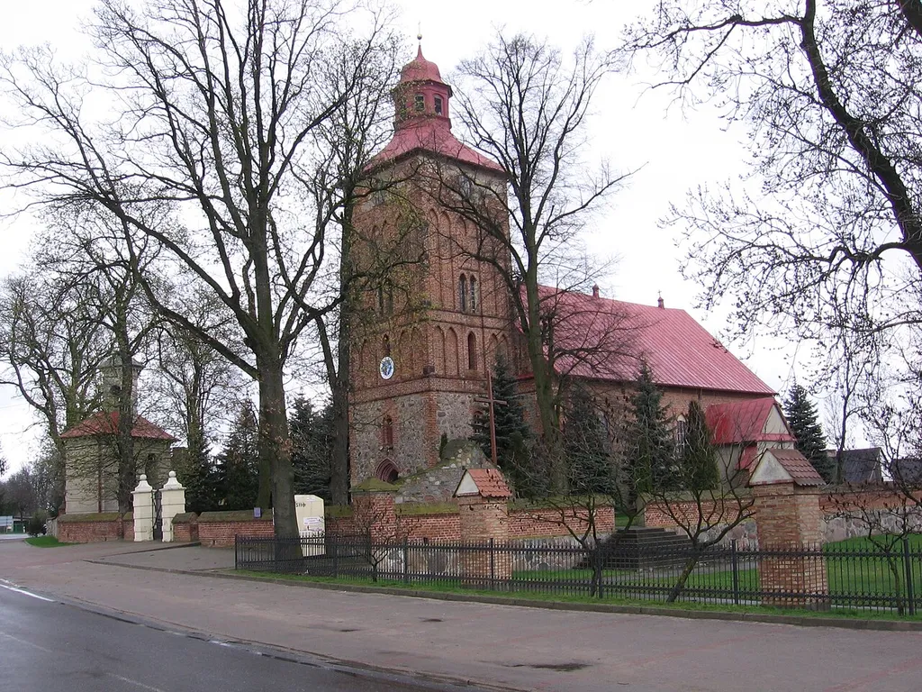 Osiek - rzymskokatolicki kościół parafialny p.w. Najświętszej Marii Panny, XIV/XV, 1796 (na pograniczu Kujaw i Pomorza)