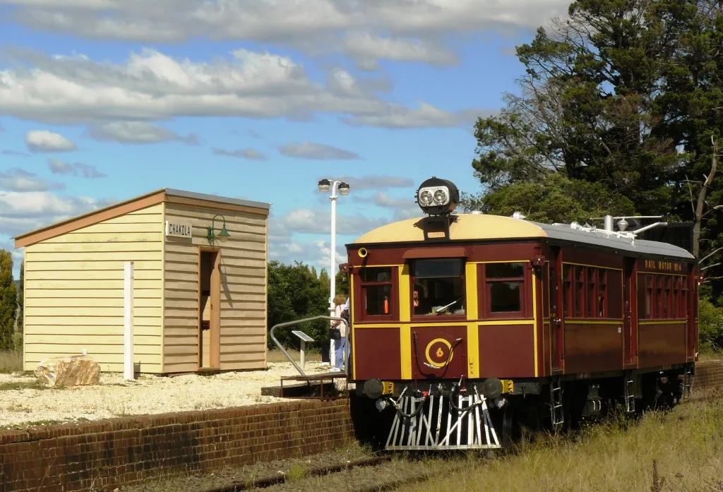 CPH railmotor No. 6 at Chakola station, Cooma Monaro Railway