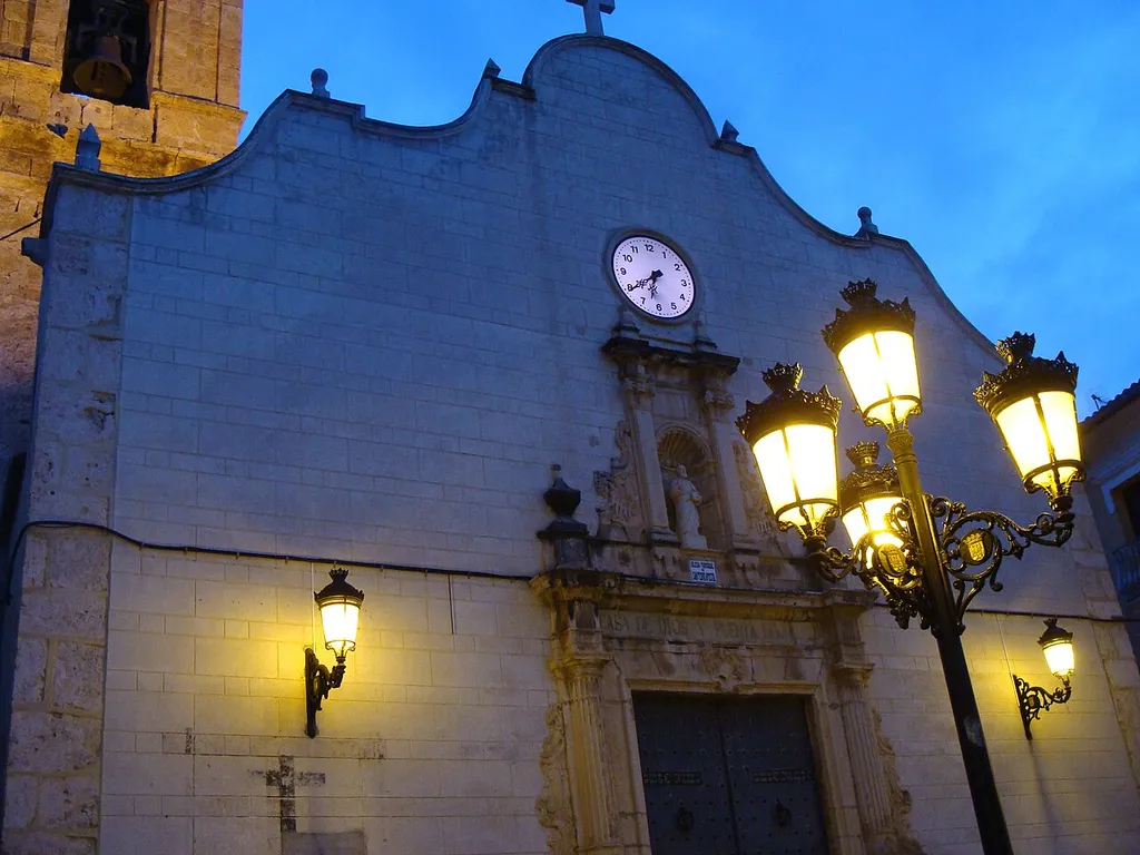 La fachada de la iglesia de Catadau (Valencia)