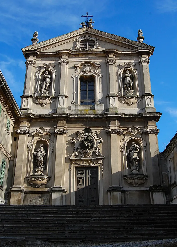 Facciata della chiesa di San Vittore a Meda (MB)