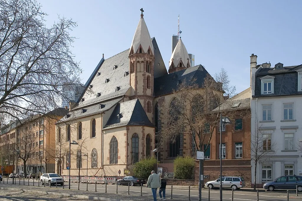 Leonhardskirche in Frankfurt am Main, vom Mainkai (Süden) aus gesehen. Selber fotografiert im März 2008, Doppellizensierung GFDL &amp; CC-BY-SA 2.5.