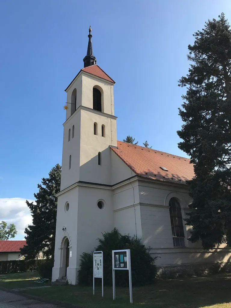 Die Dorfkirche Berkenbrück im Landkreis Oder-Spree entstand im Jahr 1832. Die Kirchenausstattung stammt aus der Bauzeit