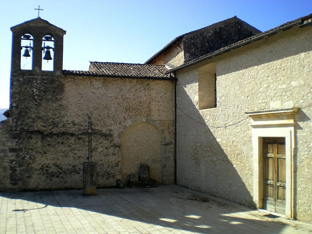 Chiesa di San Michele Arcangelo a San Vittorino (L'Aquila): ingresso principale