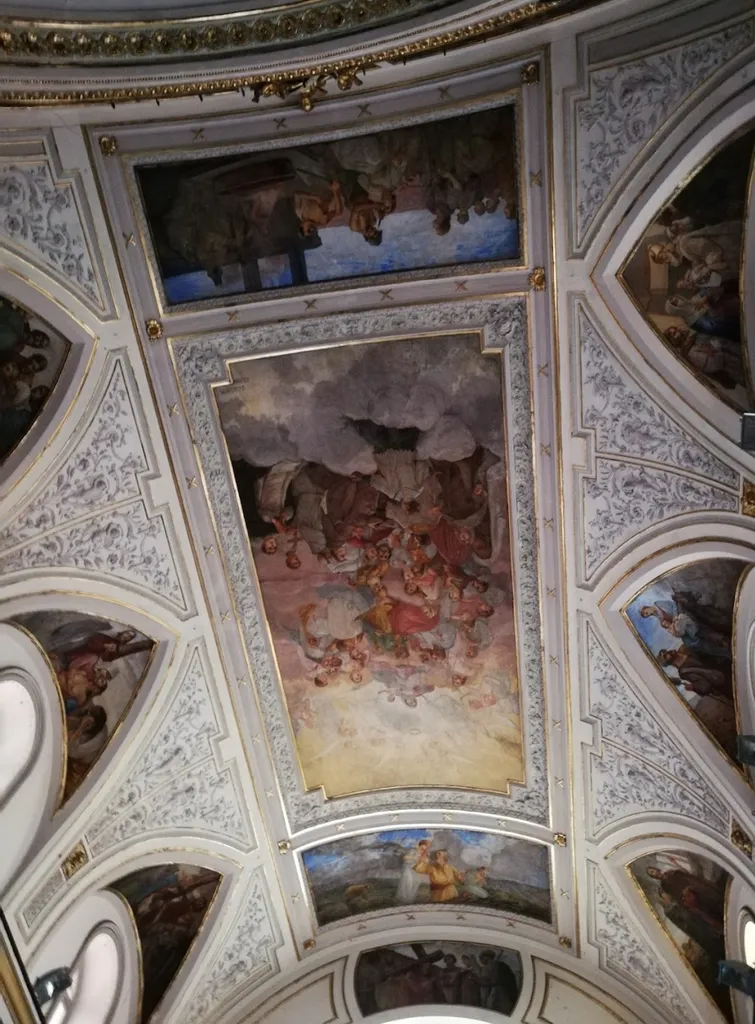 Affreschi della volta centrale della Chiesa dell’Addolorata a Secondigliano, voluti da don Pietro di Nocera