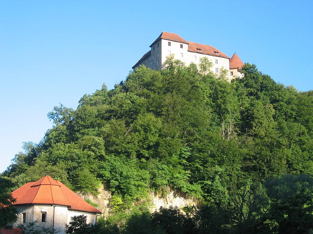 Brestanica Castle, Slovenia photo:Ziga 07:26, 20 July 2006 (UTC)