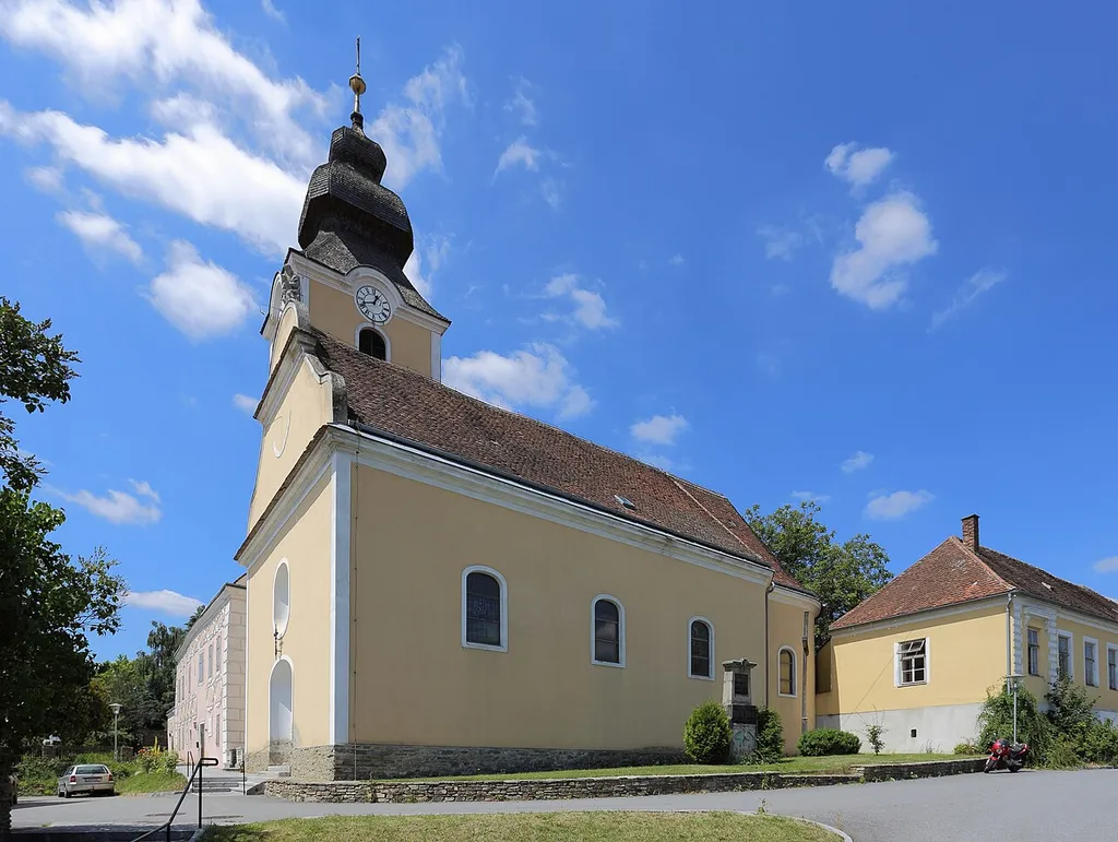 Katholische Pfarrkirche hl. Rochus in Harth, ein Ortsteil der niederösterreichischen Stadt Geras.