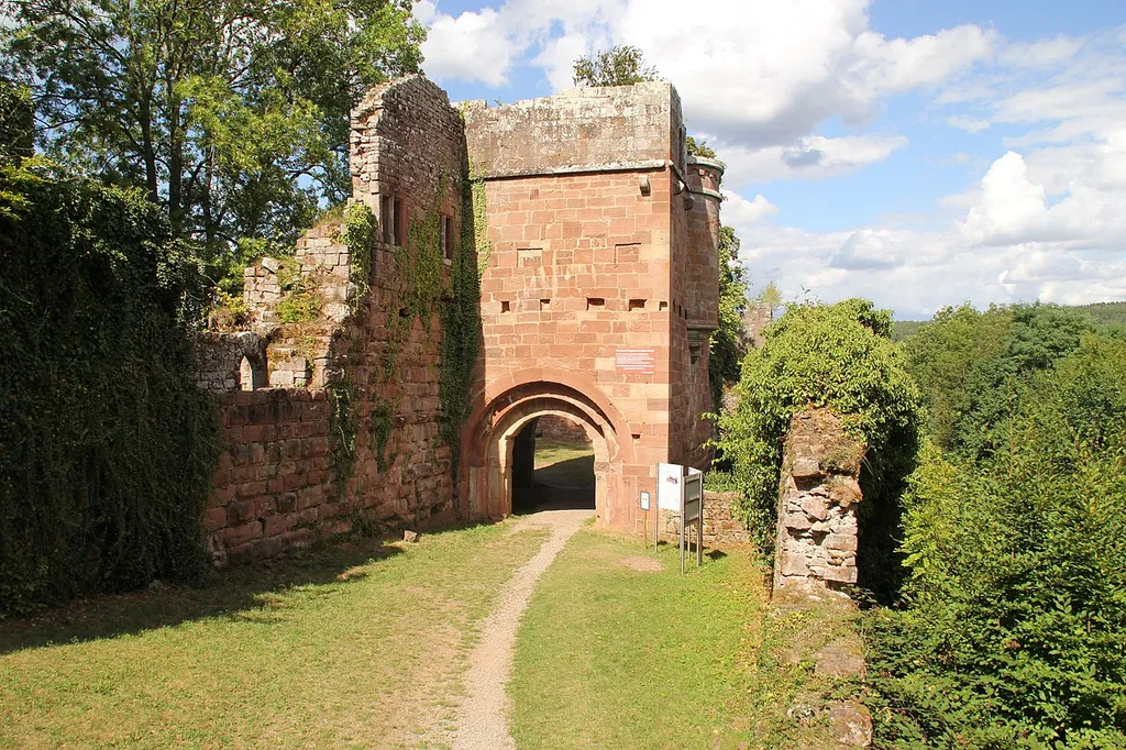 In der Ruine der Burg Wildenberg bei Kirchzell