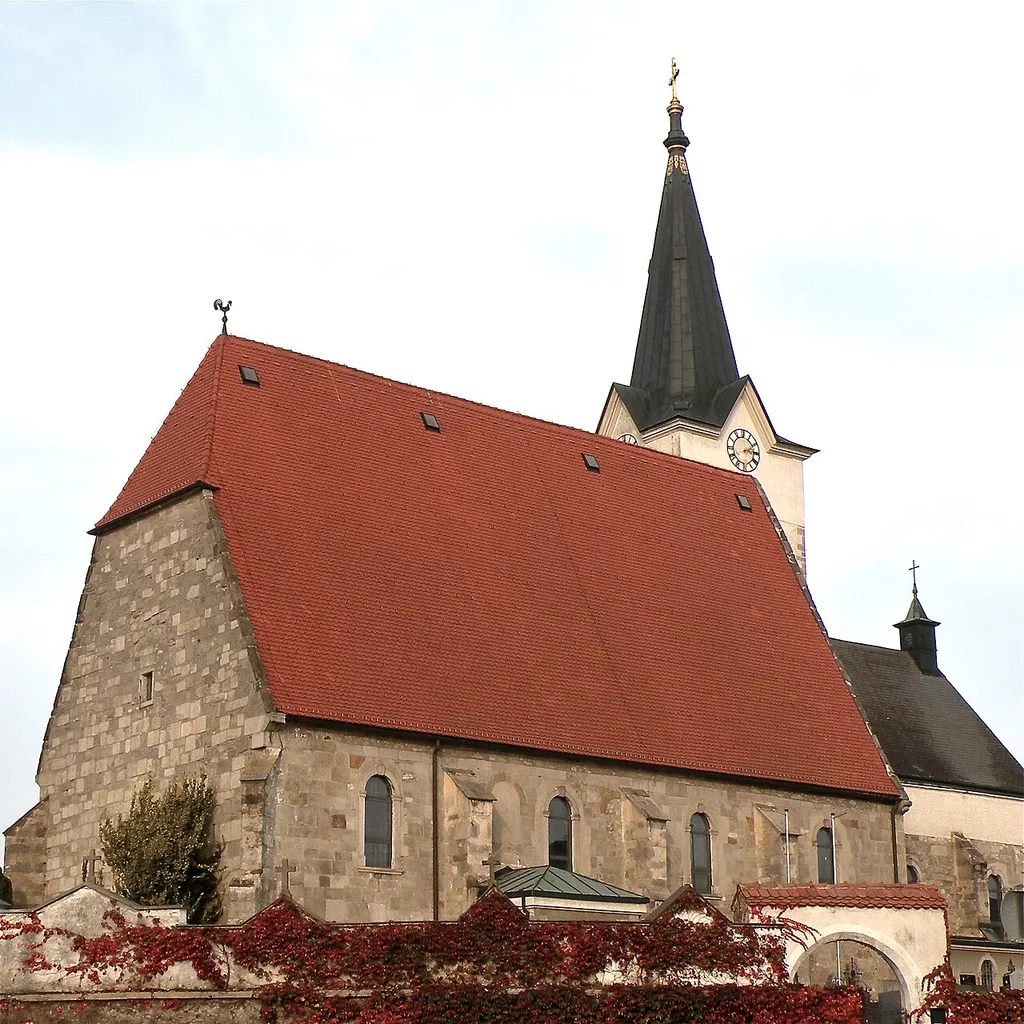 Pfarrkirche Naarn im Machlande (Südansicht) im Bezirk Perg in Oberösterreich