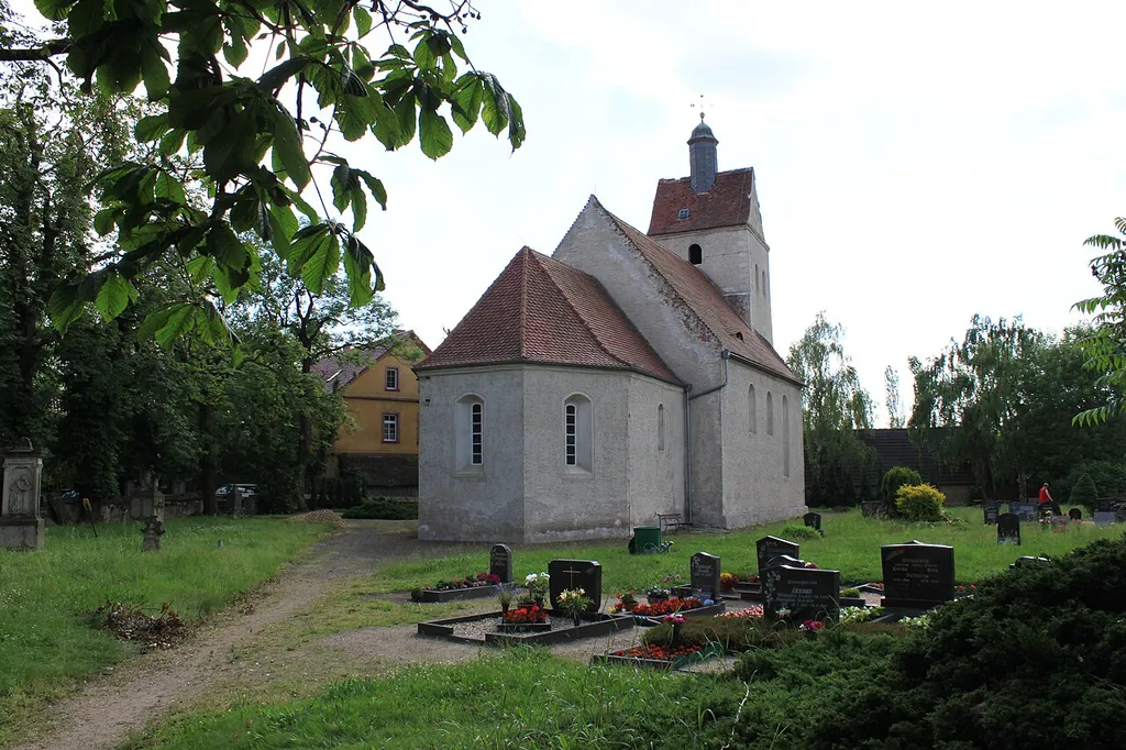 church and graveyard in Boragk