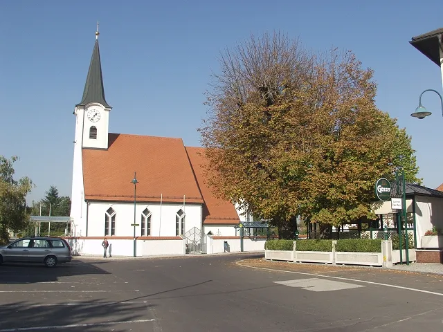 Kirche und Ortszentrum Pucking / Upper Austria This media shows the protected monument with ObjektID 15233 in Austria. (Commons, de, Wikidata)