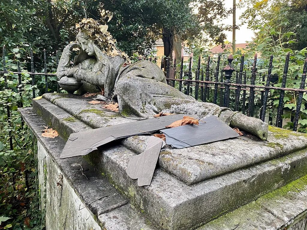 Tomb of Elizabeth Norris, St Mary-at-Finchley Church This is a photo of listed building number 1246063.