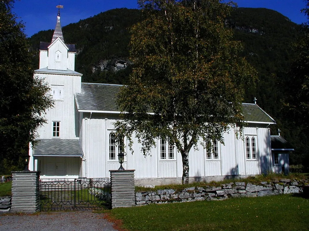 Todalen kirke. Foto: Max Ingar Mørk. Fra Riksantikvarens Kulturminnesøk.