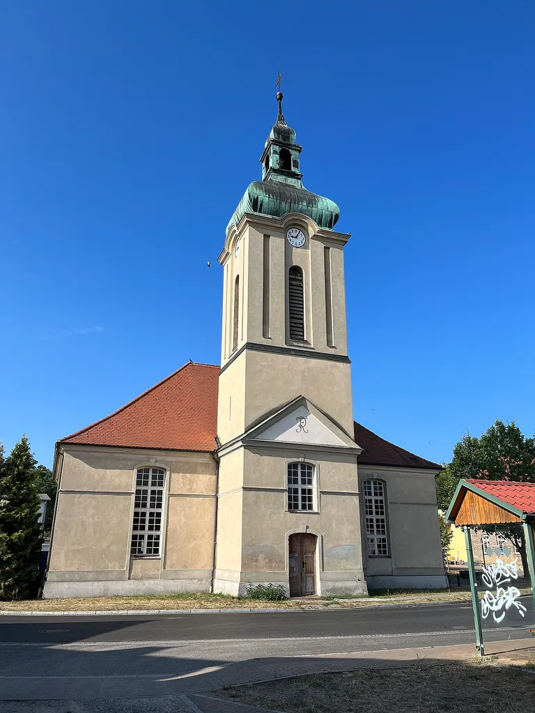 Die Dorfkirche Neu Zittau in der Gemeinde Gosen-Neu Zittau im Landkreis Oder-Spree ist eine Saalkirche aus dem Jahr 1763. Im Innenraum steht unter anderem ein Kanzelaltar aus der Bauzeit