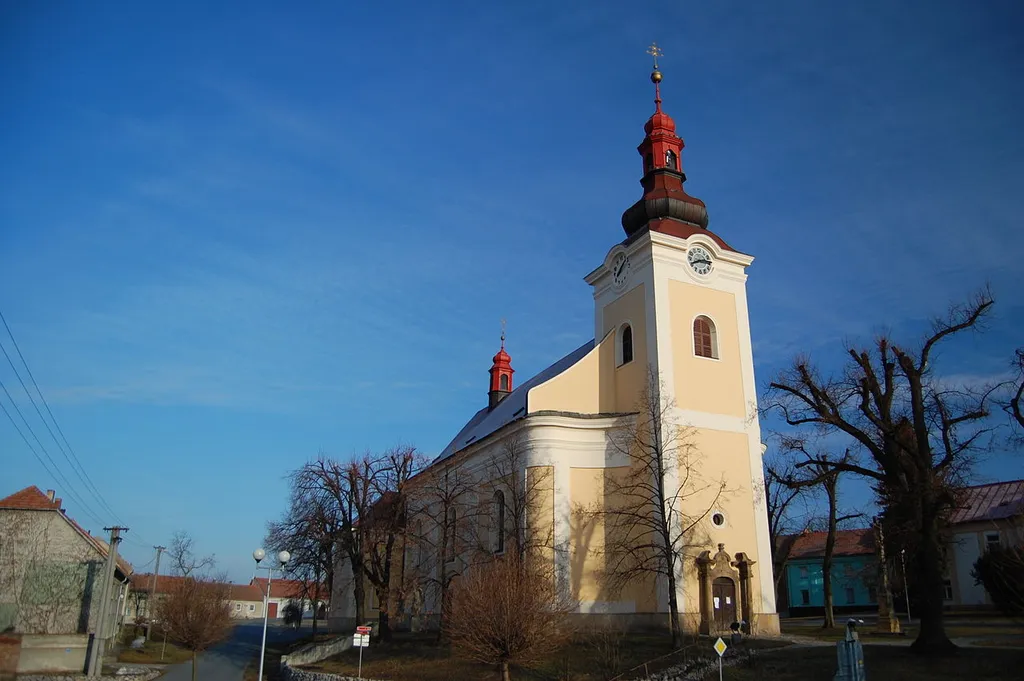 Kostel Nanebevzetí Panny Marie - boční pohled, Kralice na Hané, okres Prostějov