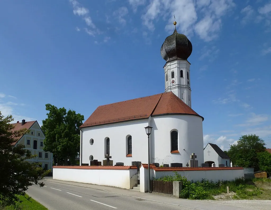 Oberbachern (Lkr. Dachau), Dorfstraße: Katholische Filialkirche St. Jakobus. Ansicht von Süden