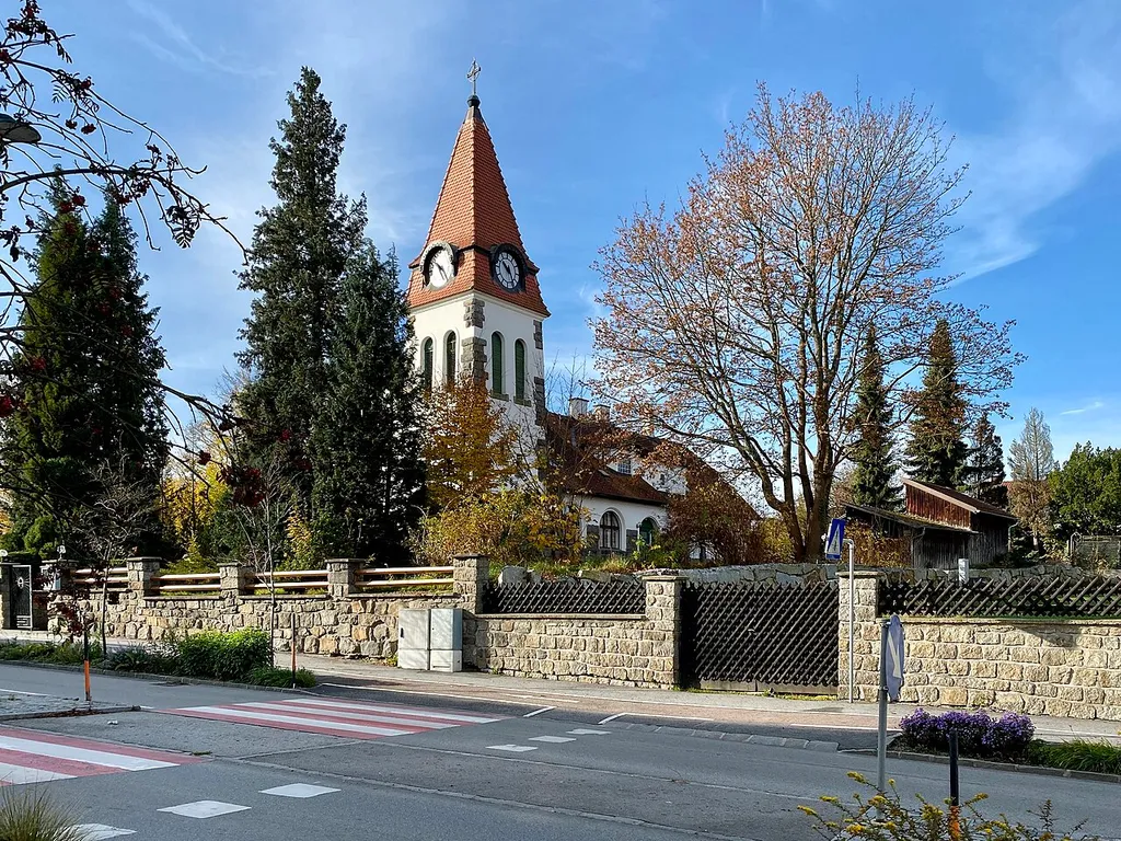 Evang. Pfarrkirche A.B./Friedenskirche und Pfarrhaus