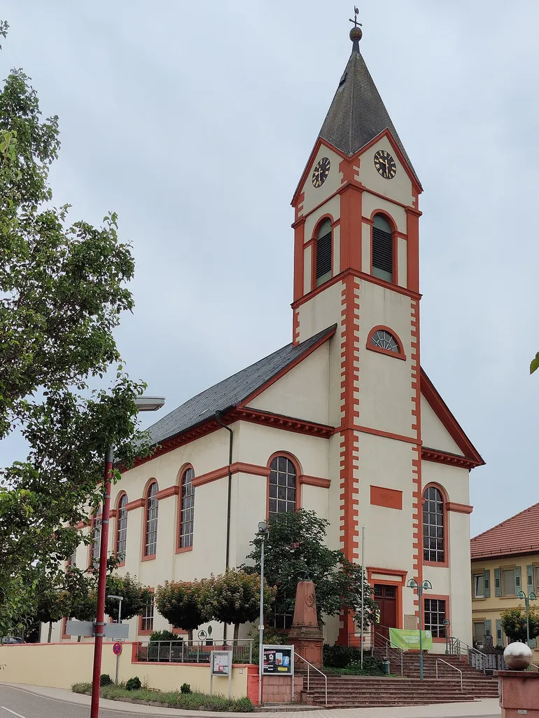 Evangelische Kreuzkirche Unteröwisheim, Stadt Kraichtal, Landkreis Karlsruhe, Baden-Württemberg, Deutschland