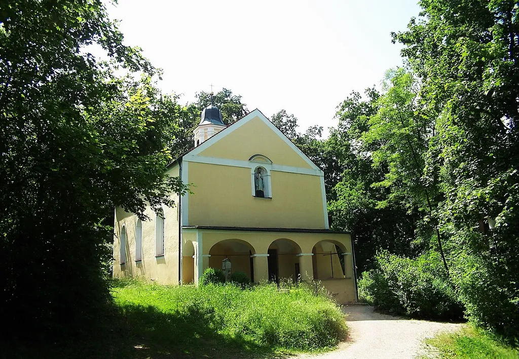 Pfeffenhausen, Landshuter Straße 7. Kath. Wallfahrtskirche zu Unserer Lieben Frau, Rokokobau, 1734-37; mit Ausstattung.