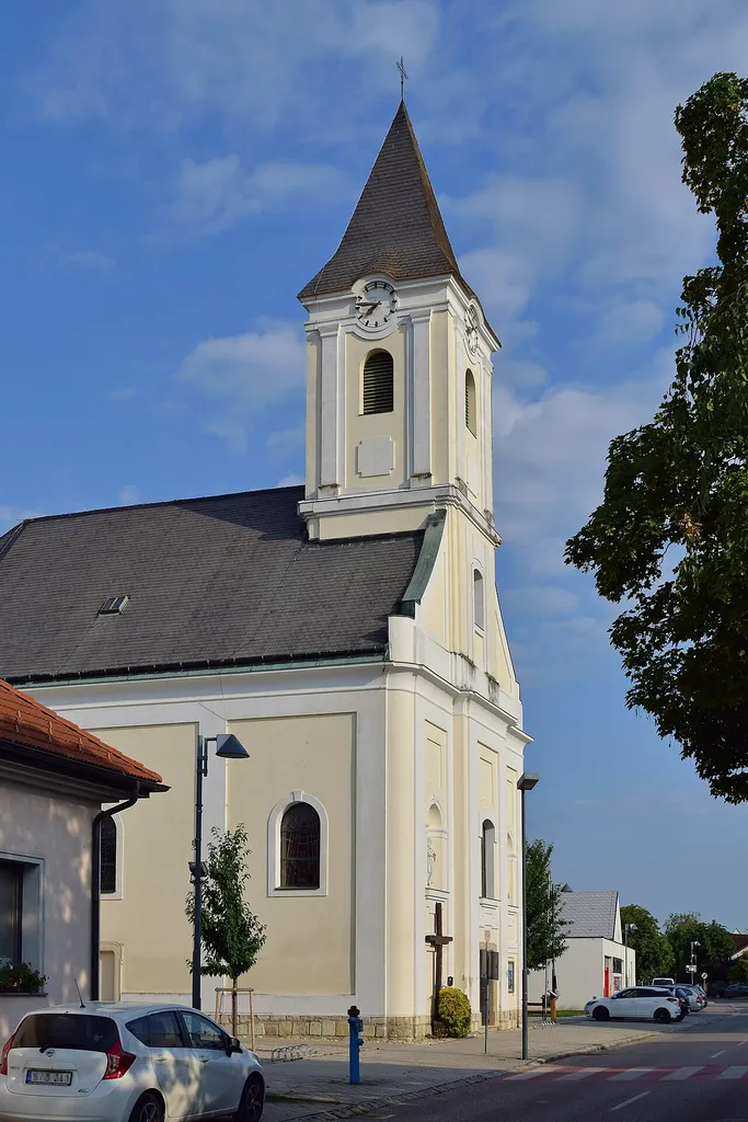 Kath. Pfarrkirche hl. Margaretha in Apetlon