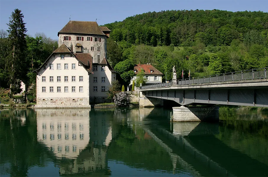 Schloss Rötteln (Rotwasserstelz) in Hohentengen gegenüber von Kaiserstuhl