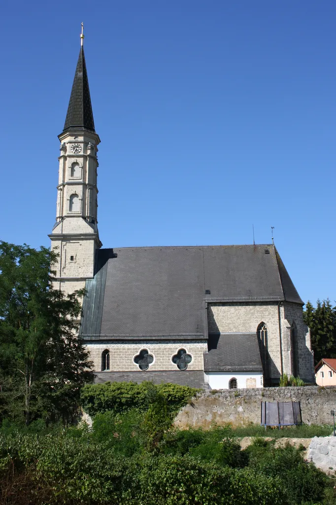 Kath. Pfarrkirche hl. Ägidius und Friedhof