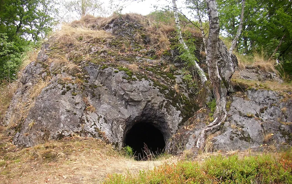 Höhle in der Elendsburg bei Elend