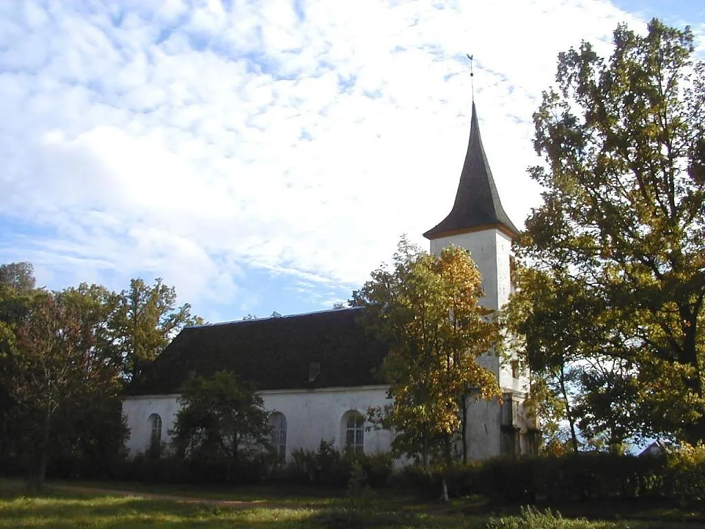 Ēveles luterāņu baznīca. 2004-09-25