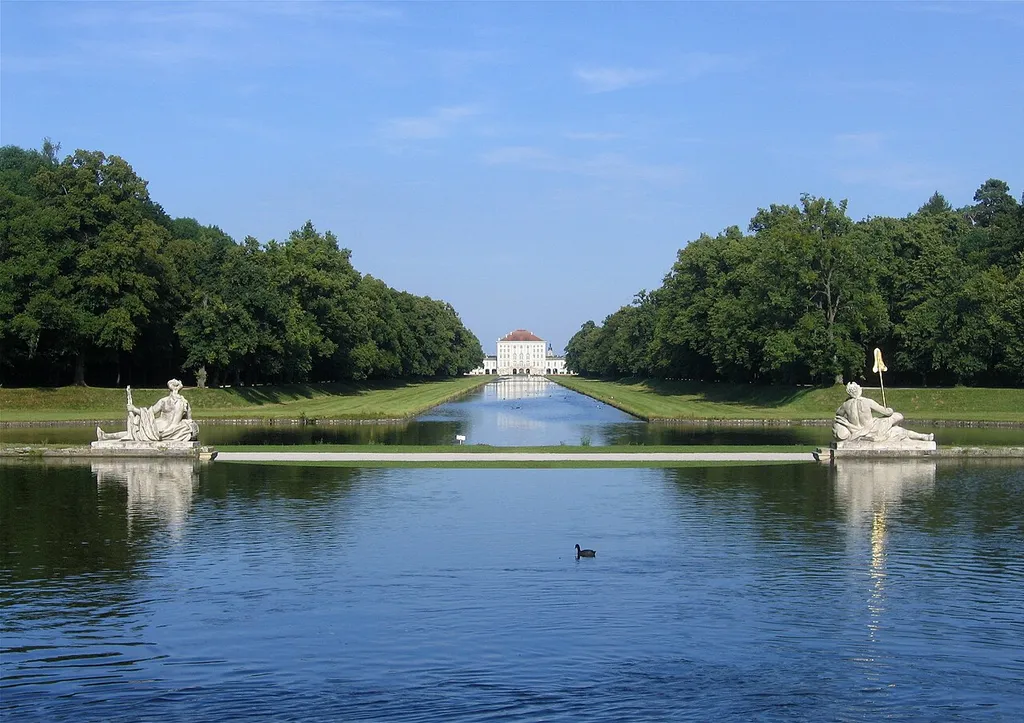 Schlosspark Nymphenburg: Blick von der Großen Kaskade zum Schloss Nymphenburg