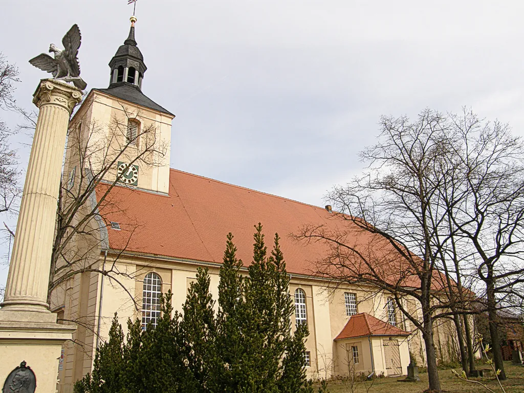 Die Kirche in Burg (Spreewald) von Außen