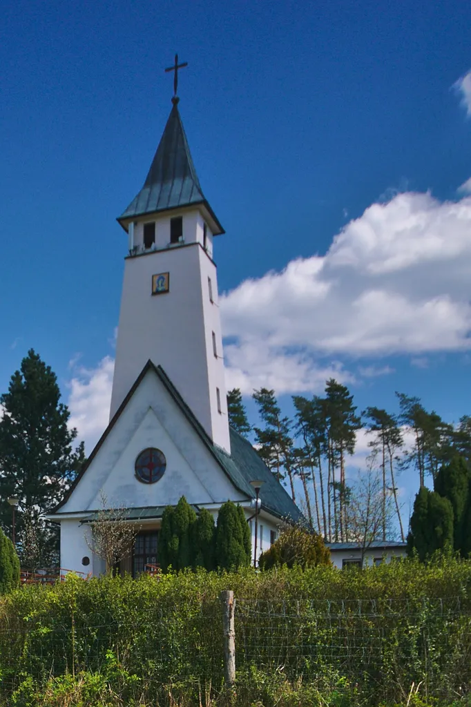 Kostel Panny Marie, královny nebe a země, Lačnov, okres Vsetín
