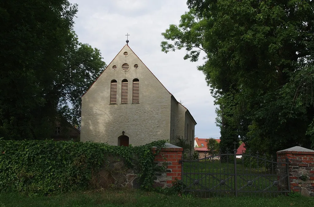 Wriezen in Brandenburg. Die Kirche in Biesdorf steht unter Denkmalschutz.
