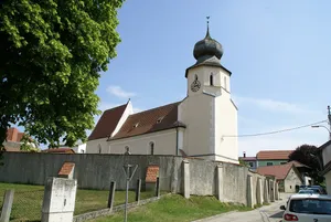 Kath. Filialkirche hl. Pankratius und Friedhof mit Wehrmauer