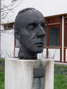 Otto Warburg (bust)