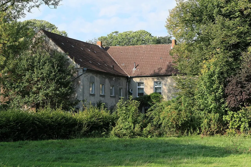 Burg Stickhausen, Burgstraße in Detern